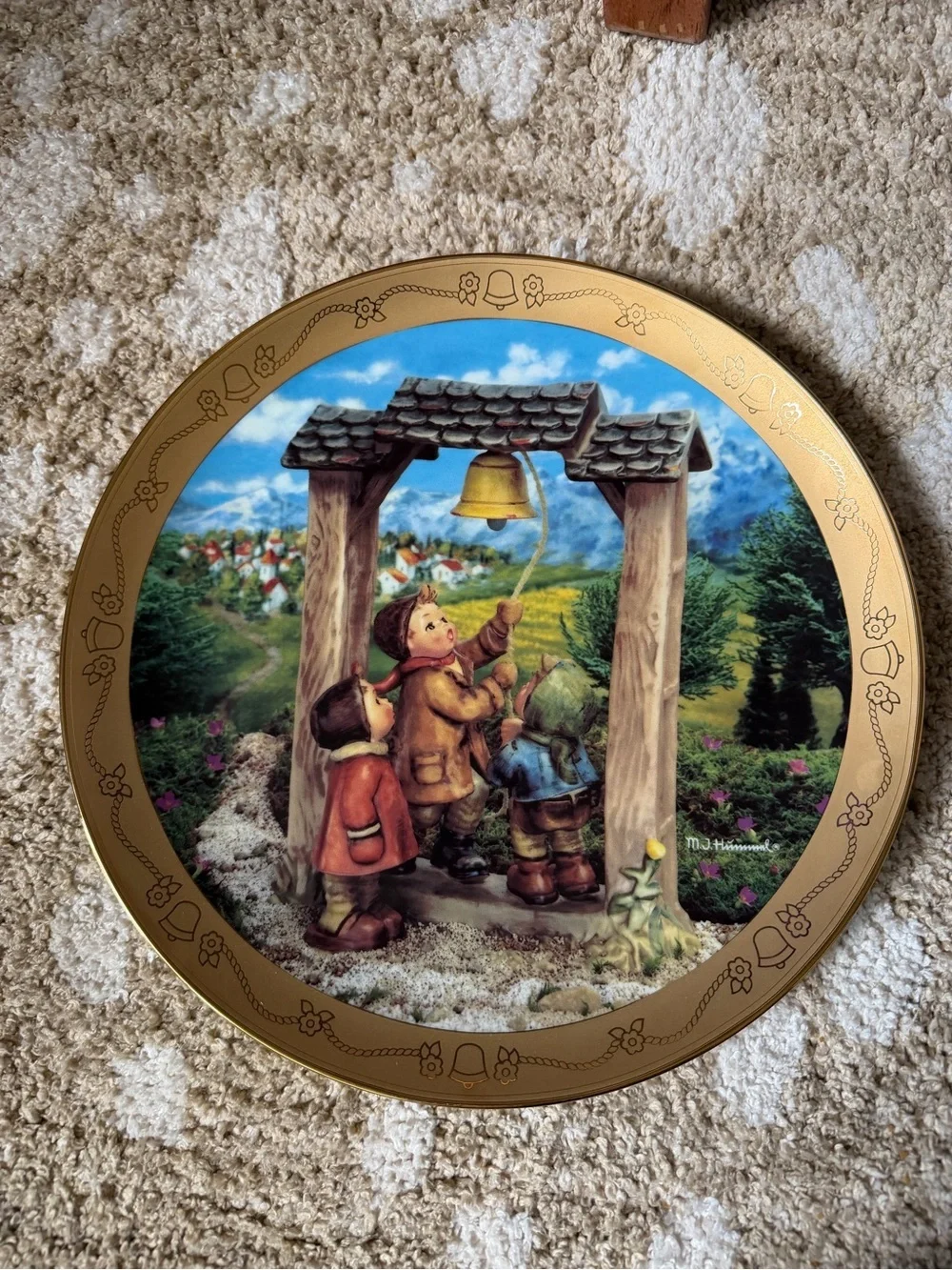 M.J. Hummel Let’s Tell the World Collector Plate w Stand 10.5”